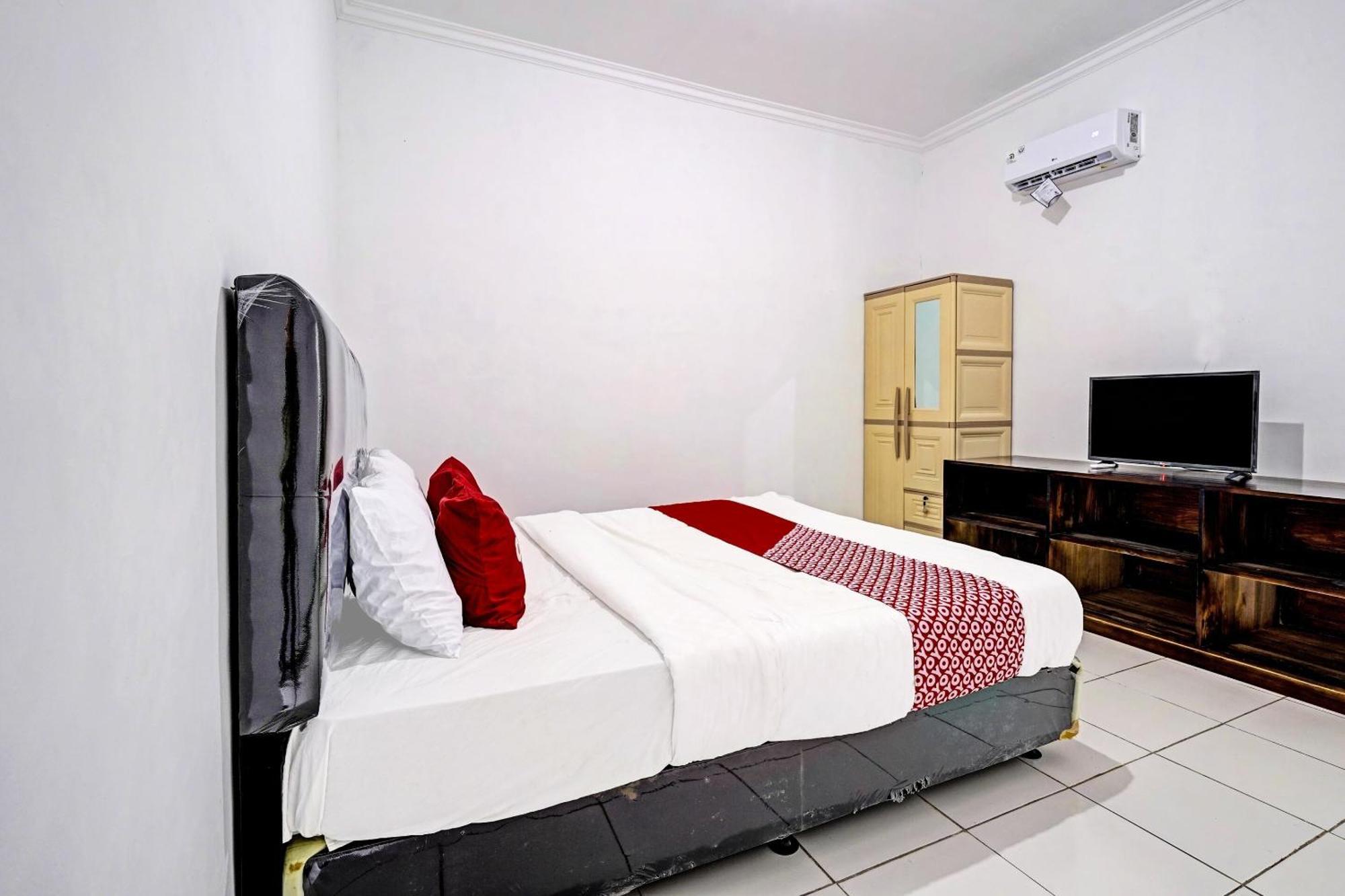 Oyo 91334 Permata Papua Guest House Pameungpeuk  Exterior photo