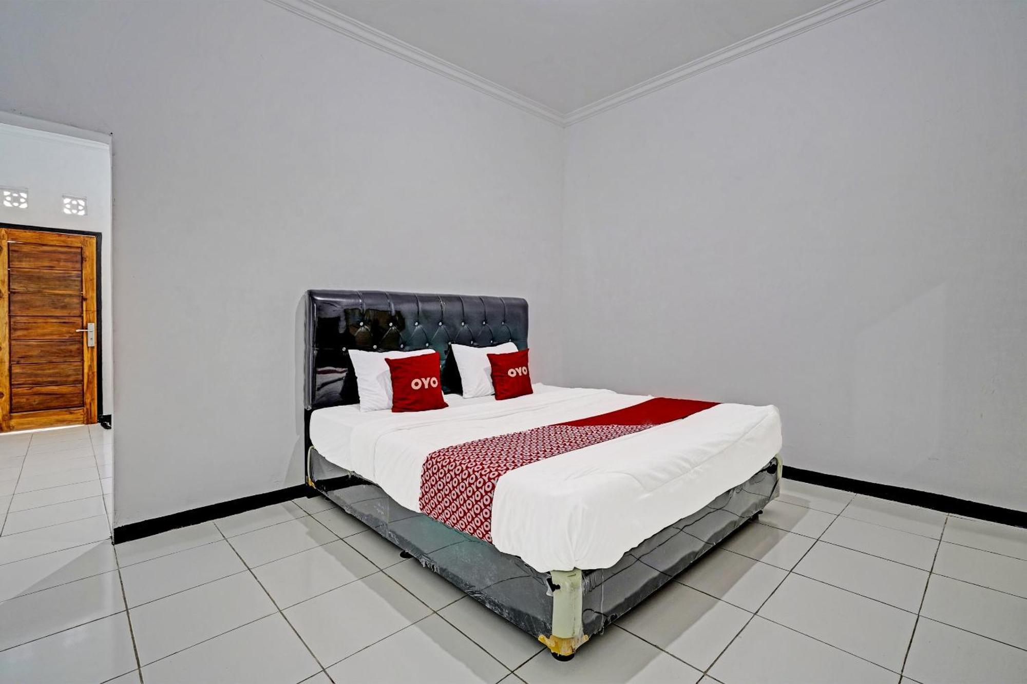 Oyo 91334 Permata Papua Guest House Pameungpeuk  Exterior photo
